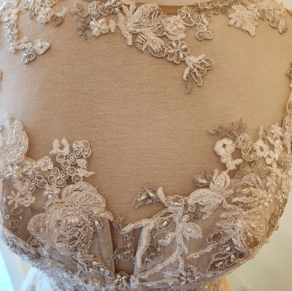 Oleg Cassini Wedding Dress Size 6 - Picture 2 of 13